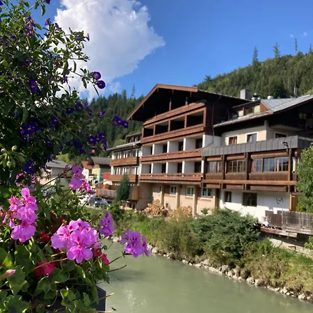 Hotel Lukasmayr 3*